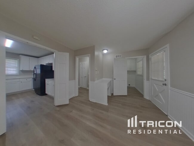 Building Photo - 4539 Riverwood Cir