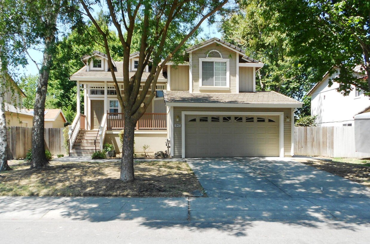 Primary Photo - 3 bedroom 2 1/2 bath, two-story house