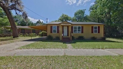 Building Photo - 1162 Lake Forest Blvd