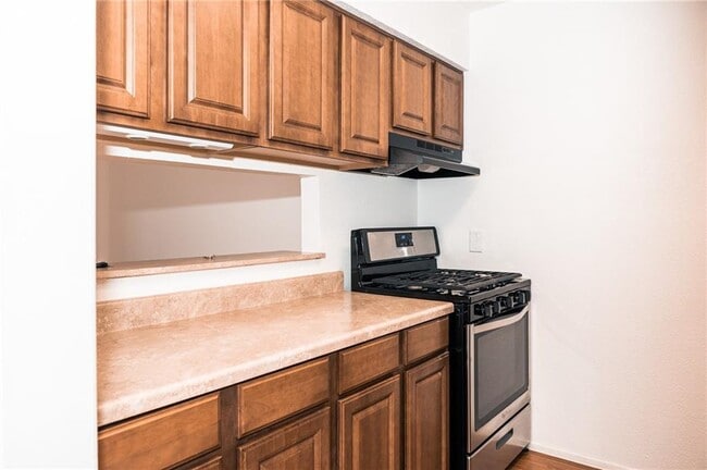 Building Photo - 2425 Ashdale Dr