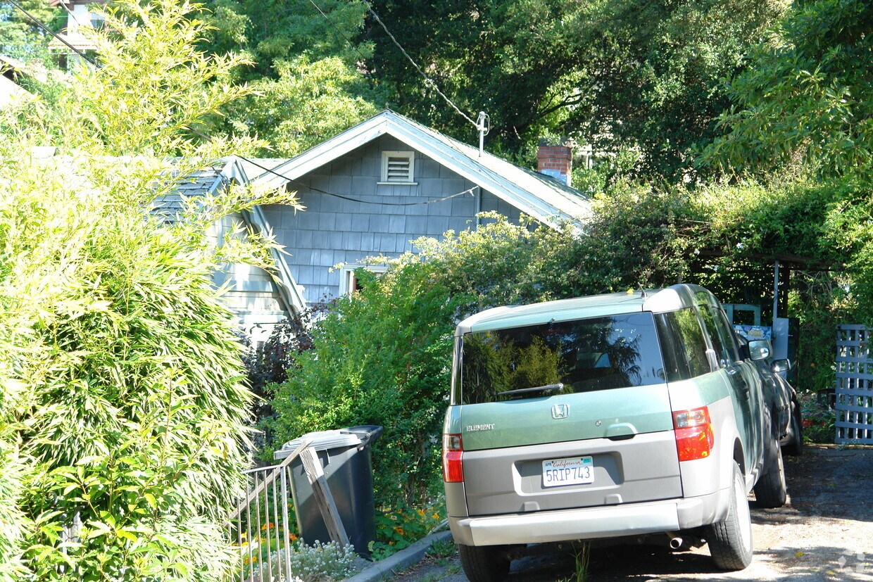Building Photo - 1402 Spring Way