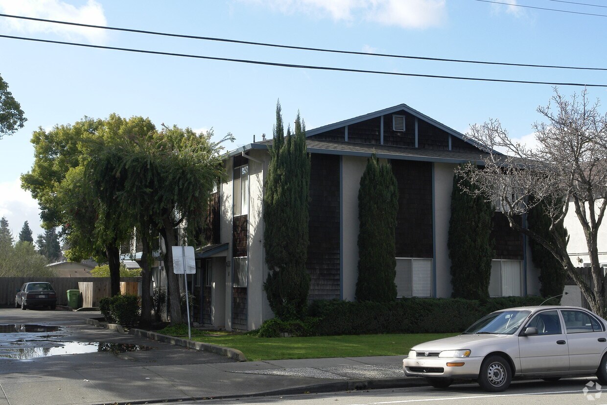 Primary Photo - 18 Huntwood Way