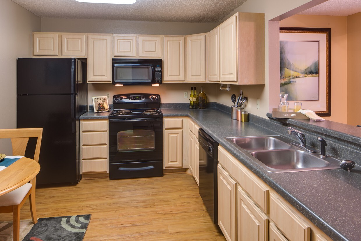 Stonehill Apartments in Plymouth, MN