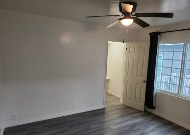 Building Photo - 306 W Sunkist St