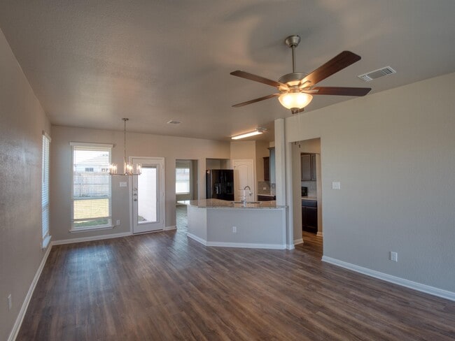 Foto del edificio - 619 Fallbrook Dr