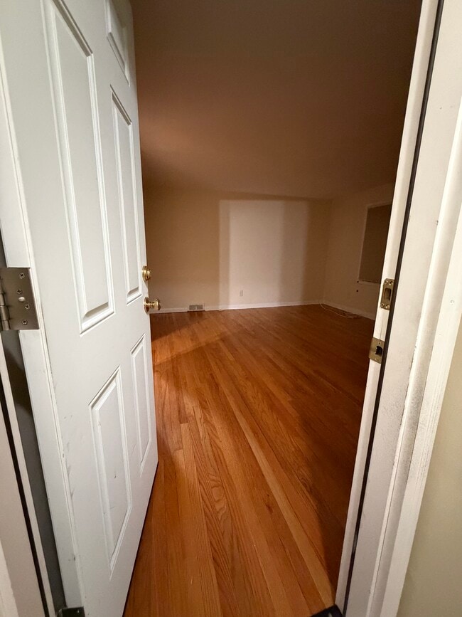 Building Photo - 1514 Caleb Ave