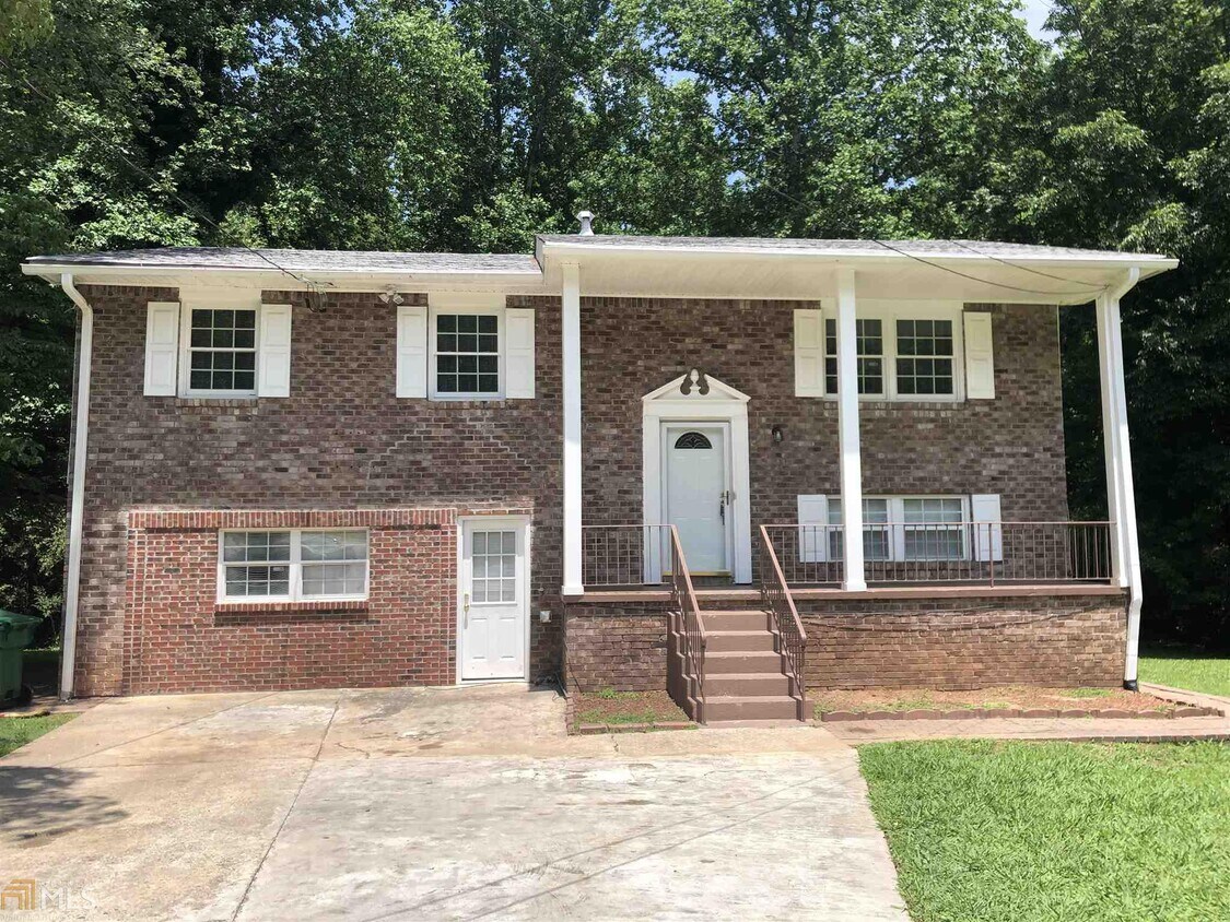 Primary Photo - 956 Slash Pine Rd