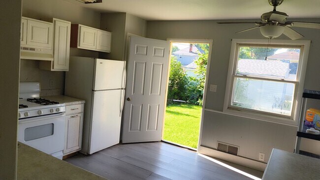 Foto del edificio - 345 Kinnaird Ave