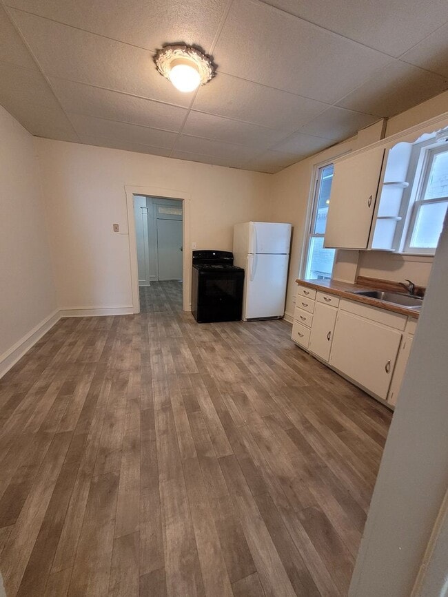 Building Photo - 86 E Franklin St