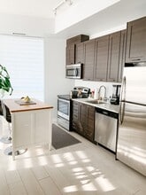 Building Photo - 20-820 Bruyeres Mews