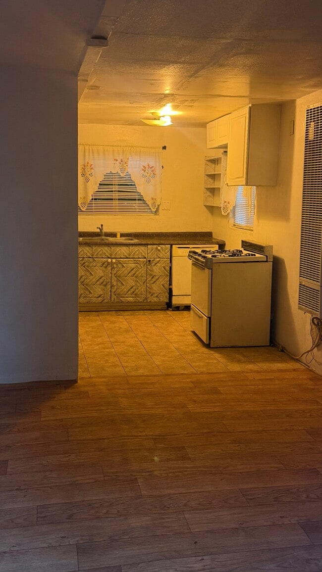 Foto del edificio - 170 E Claremont St