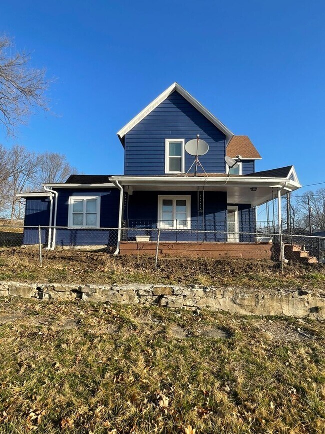 Foto del edificio - 3BR/2BA Home with Detached Garage & Large Yard