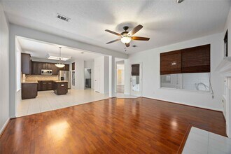 Building Photo - 8615 Saratoga Dr