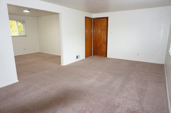 Building Photo - 4061 Meadowbrook Blvd