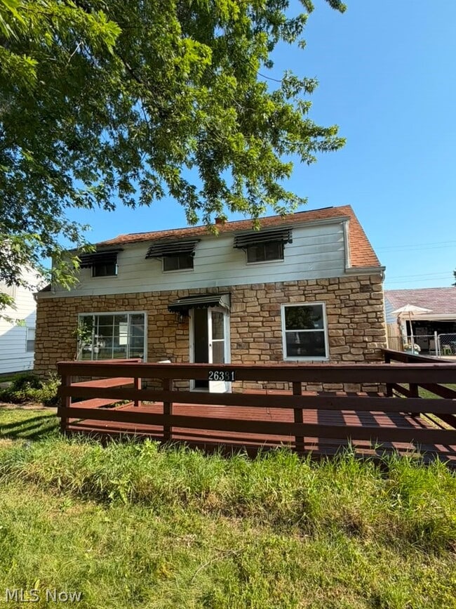 Building Photo - 26381 Drakefield Ave