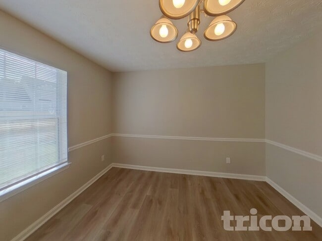 Foto del edificio - 2338 Briar Knoll Rd