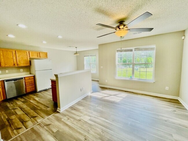 Building Photo - Townhouse off Horse Pen Creek