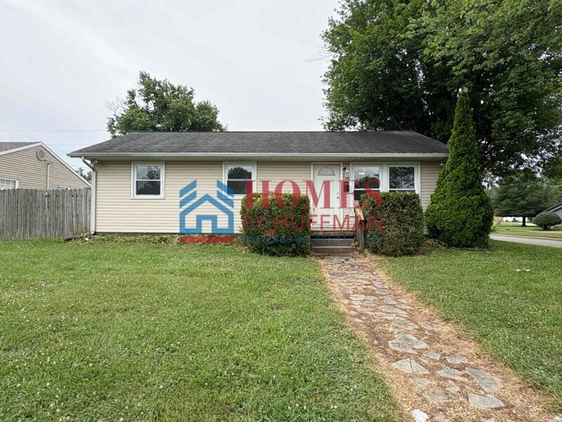 Foto principal - Three bedroom House | Detached Garage