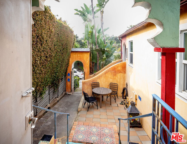 Building Photo - 2420 Teviot St