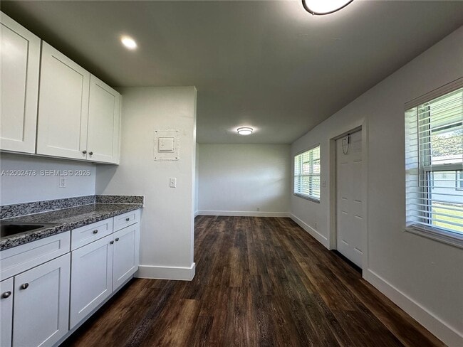 Foto del edificio - 2321 Madison St