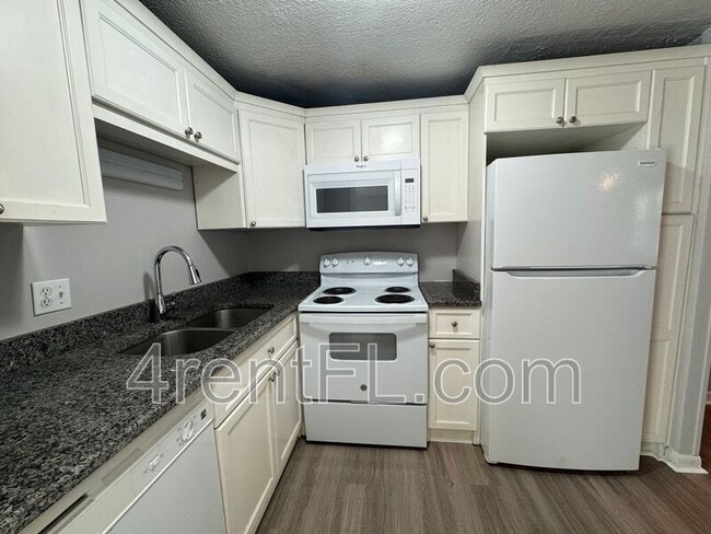 Building Photo - 2910 Rubideaux St