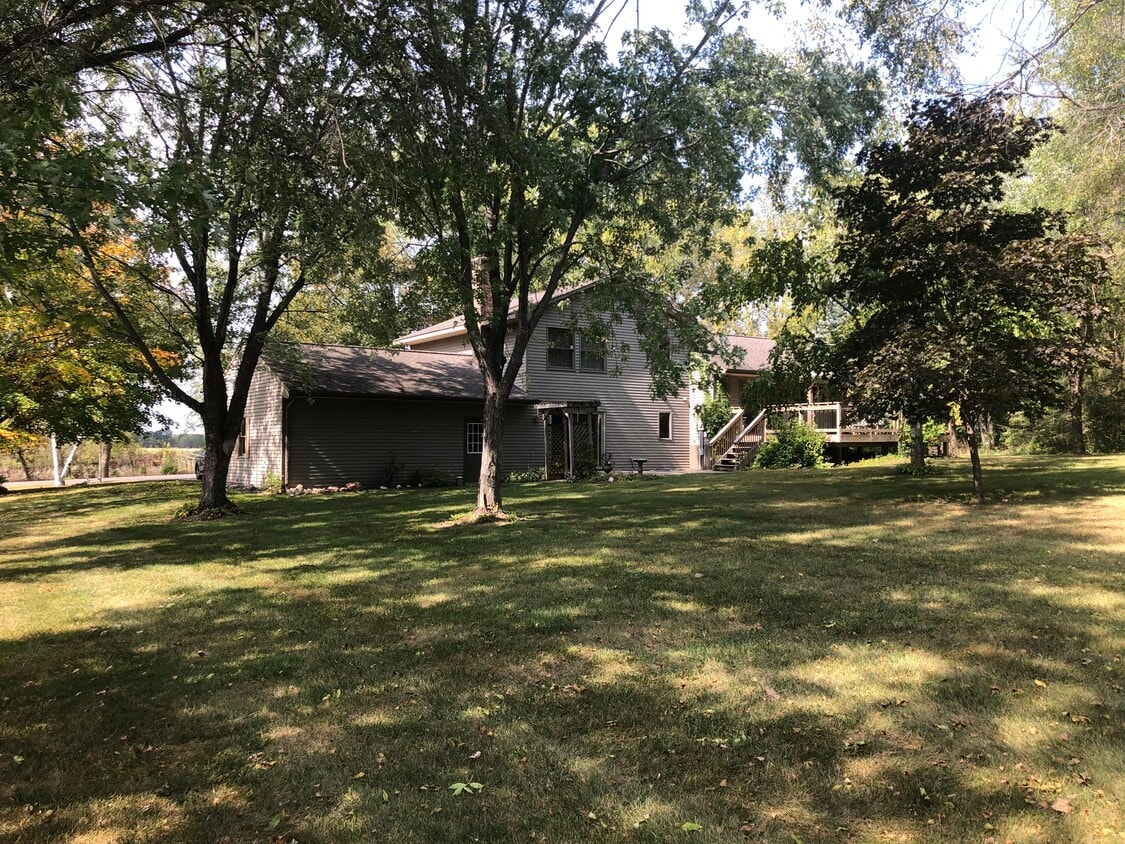 15 Dry Run Rd, River Falls, WI 54022 House Rental in River Falls, WI