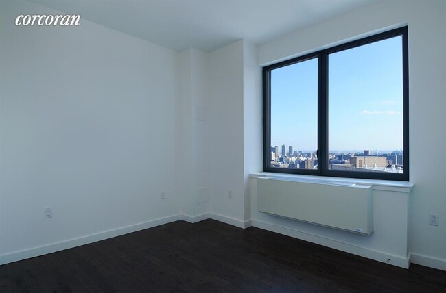Foto del edificio - 240 Manhattan Ave