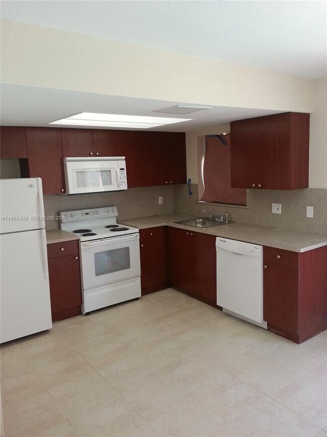 Foto del edificio - 2604 NW 52nd Ave
