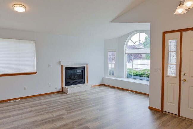 Foto del edificio - Single Story Home w/ HOA Provided Lawn Services