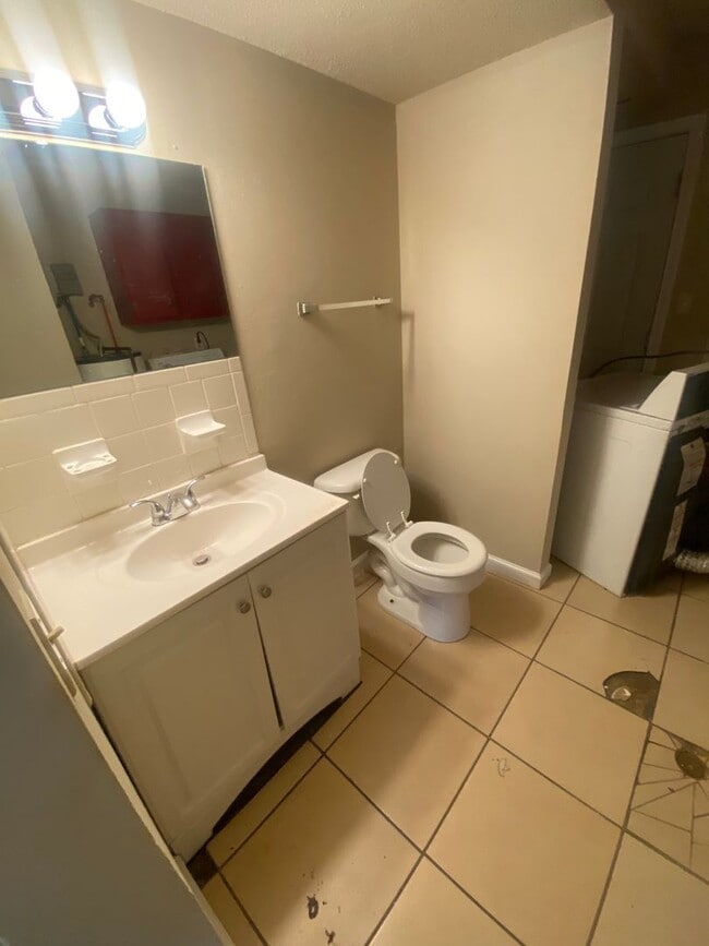 Foto del edificio - Duplex with Three Large Bedrooms and Two F...