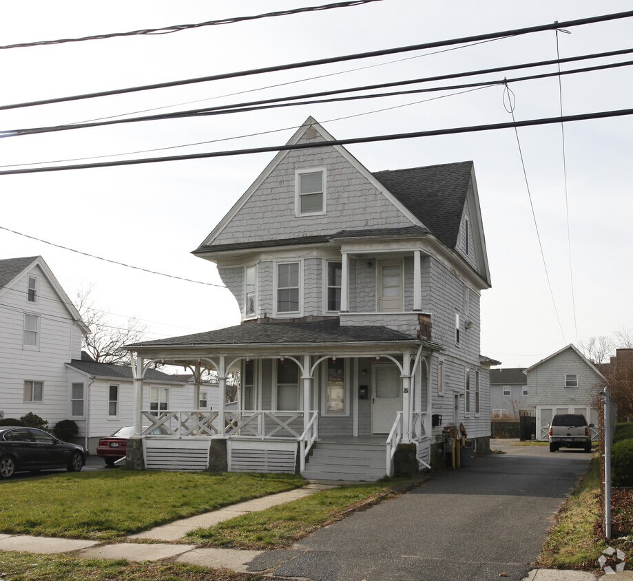 52 Park Ave, Bay Shore, NY 11706 Apartments in Bay Shore, NY