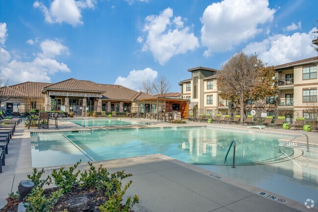 Building Photo - The Greens of Fossil Lake