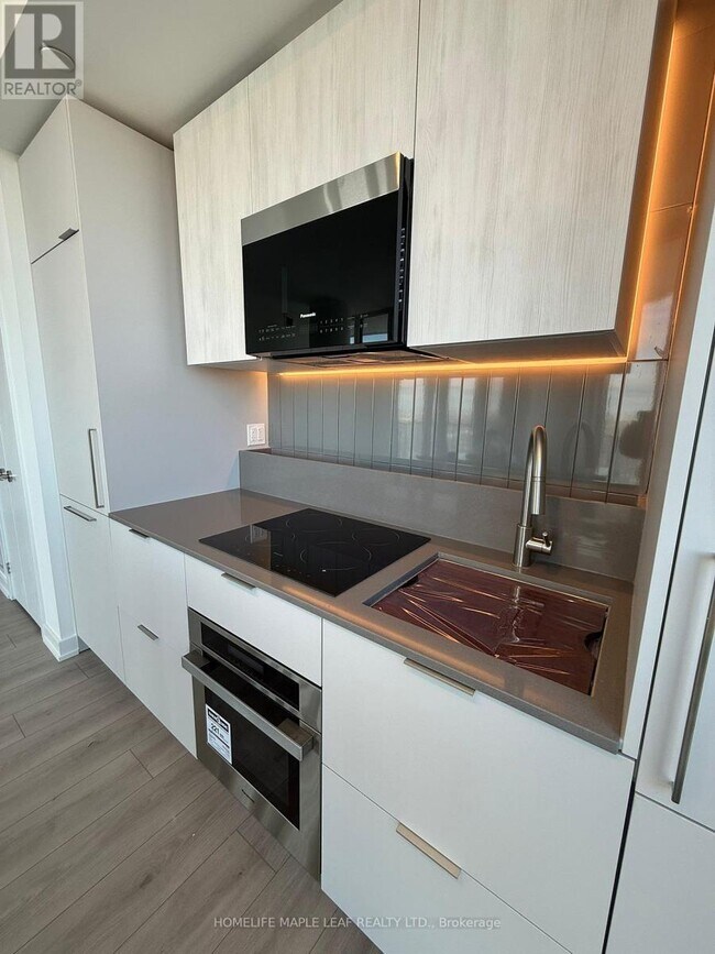 Building Photo - 1 Fairview Rd E