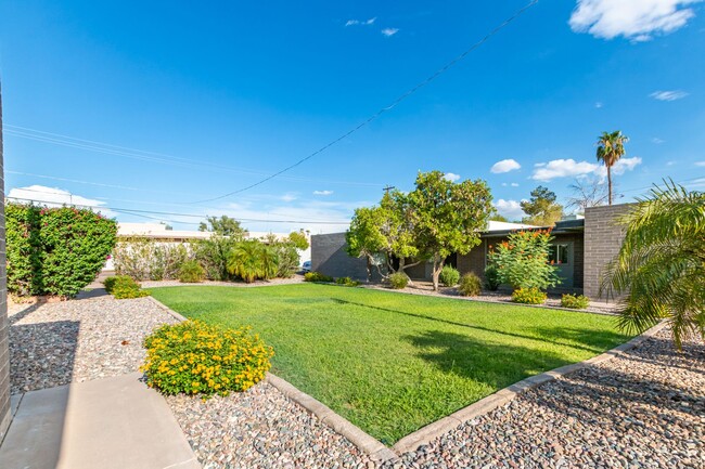 Building Photo - 1722 E Ocotillo Rd