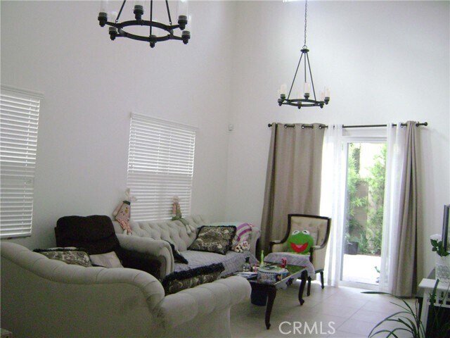 Building Photo - 117 Strawberry Grove