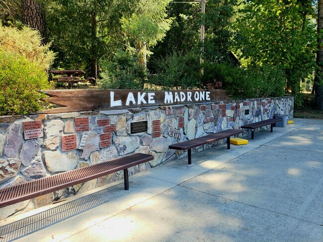 Foto del edificio - 364 Lakeside Way