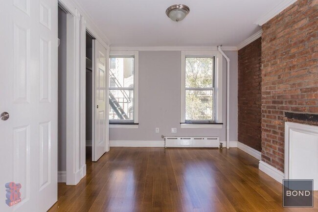 Foto del edificio - 118 E 7th St