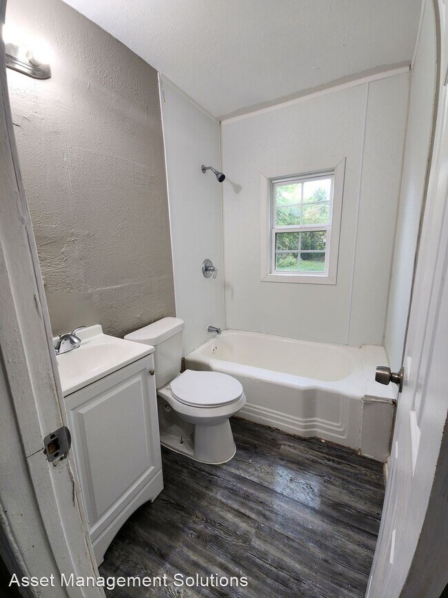 Building Photo - 3 br, 1 bath House - 3508 SW 38th St.