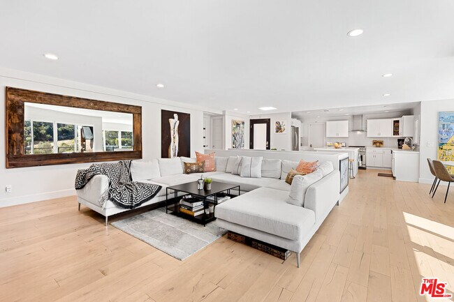 Building Photo - 3866 Alta Mesa Dr