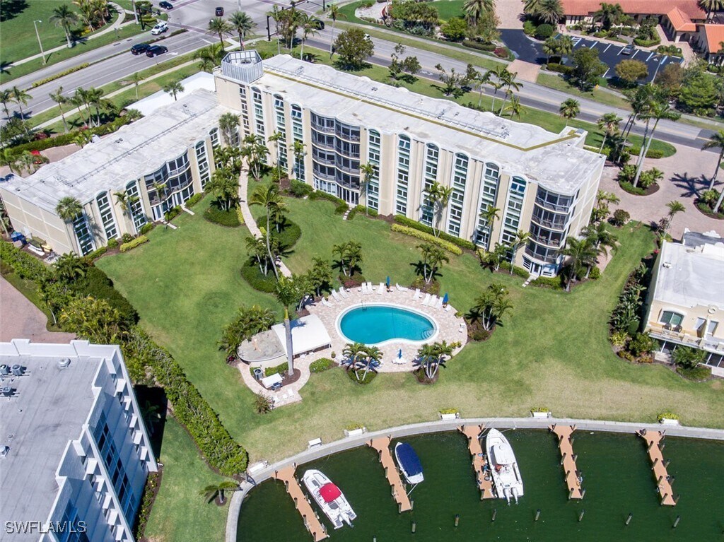 Foto principal - 400 Park Shore Dr