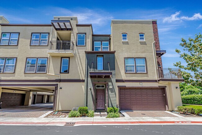 Building Photo - 327 Bautista Pl