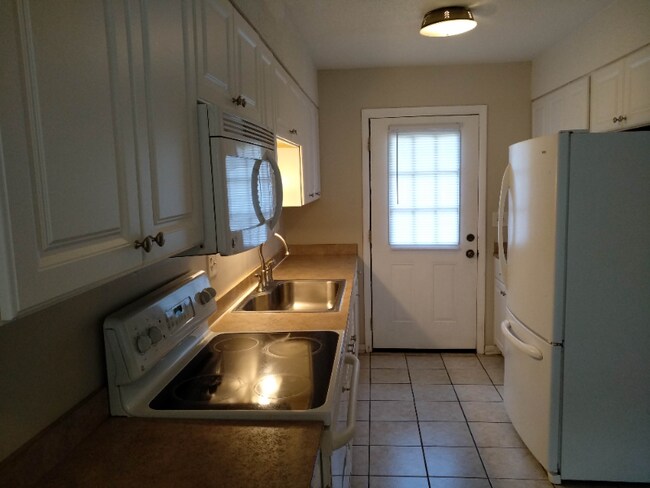 Foto del edificio - 441 Hickory Hill Dr