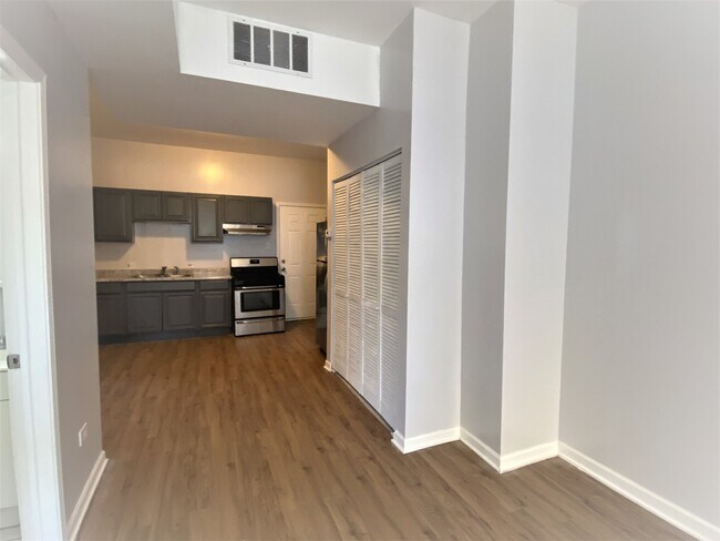 Building Photo - 1711 N Kimball Ave