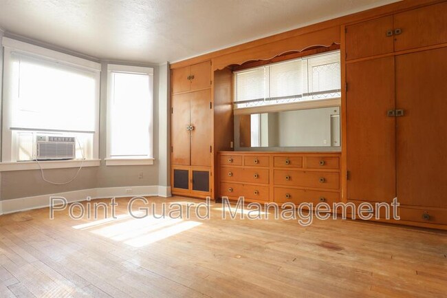 Building Photo - 117 S 38th Ave