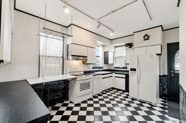 Foto del edificio - 4 Bed, 1.5 Bathroom in Manchester