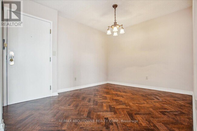 Photo du bâtiment - 1300 Islington Ave.