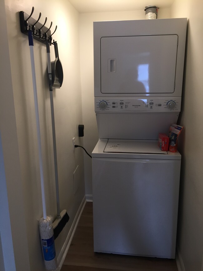 Washer/dryer combo - 1125 Rivermet Ave