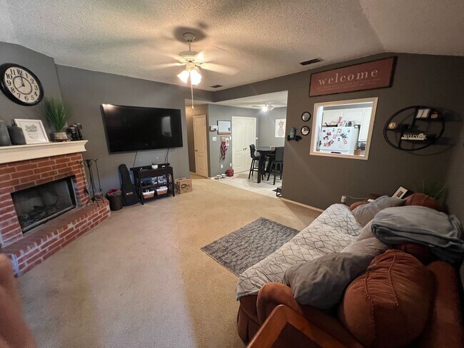 Foto del edificio - Available NOW! 2 bed 2 bath 2 car garage