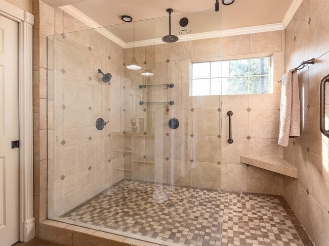 Foto del edificio - 1900 Red Rock Dr