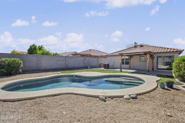Building Photo - 10538 W Foothill Dr